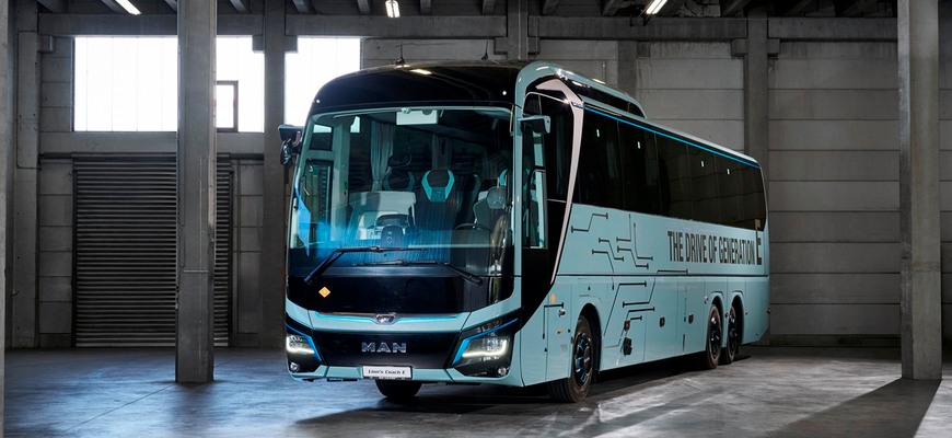 Elektrický MAN ponúkne dojazd na nabitie 650 km. Autokar odvezie 63 ľudí
