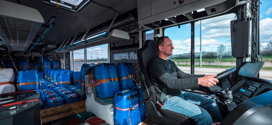 Takto vyzerá testovanie autobusov. Vodiči sa menia každú hodinu, robia autobusu zo života peklo