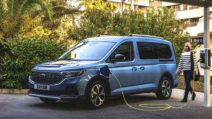 PLUG-IN HYBRIDNÝ FORD TOURNEO CONNECT PHEV IDE DO PREDAJA. BODUJE ELEKTRICKÝM DOJAZDOM 110 KM