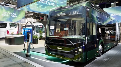 Nové elektrické autobusy Scania zlepšili chladenie aj výkon. Na streche vozia 520 kWh energie