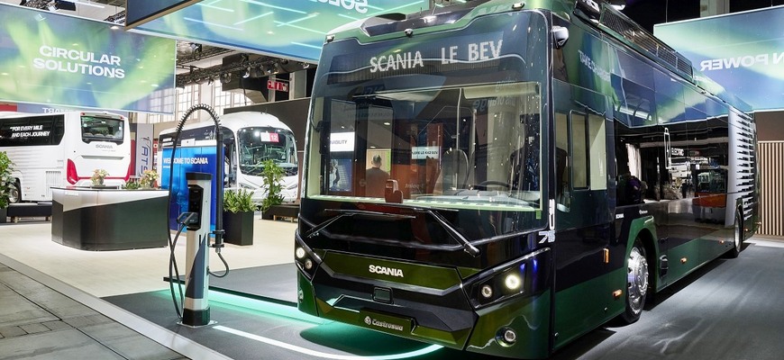 Nové elektrické autobusy Scania zlepšili chladenie aj výkon. Na streche vozia 520 kWh energie