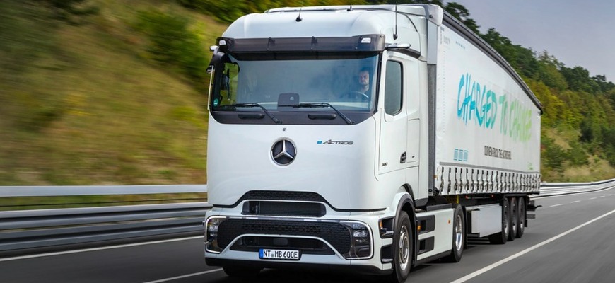 Megawattové nabíjanie už zvládol aj Mercedes-Benz. Do eActrosa poslal nabíjací výkon 1000 kW