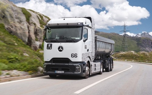 Daimler Truck spojil sily s Kawasaki. Budú do Európy voziť kvapalný vodík