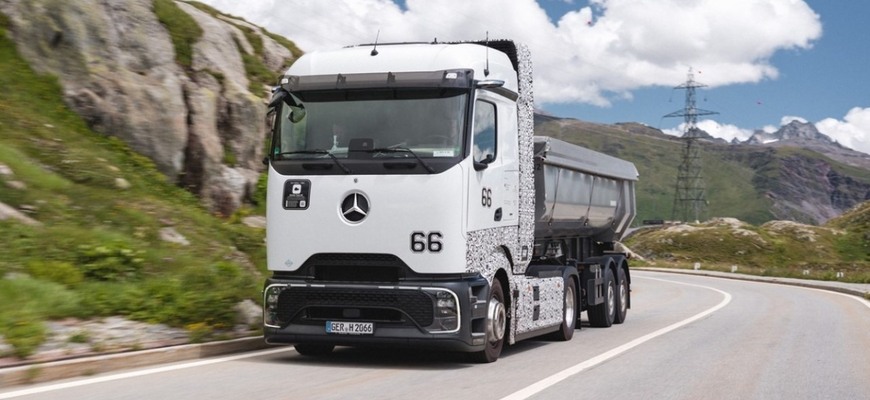 Daimler Truck spojil sily s Kawasaki. Budú do Európy voziť kvapalný vodík