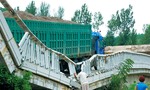 Až toto video vám ukáže mieru preťaženia kamiónov v Číne, pády mostov sú len špička ľadovca
