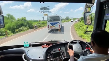 MÁTE OBČAS POCIT, ŽE ZA VOLANTOM AUTOBUSU SEDÍ BLÁZON? TAK SA POZRITE NA TOTO (VIDEO)