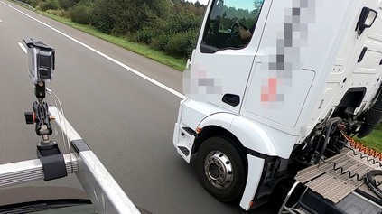 DÁVAJTE SI ZA VOLANTOM POZOR. V NEMECKU MÔŽETE DOSTAŤ POKUTU AJ ZA OVLÁDANIE NAVIGÁCIE