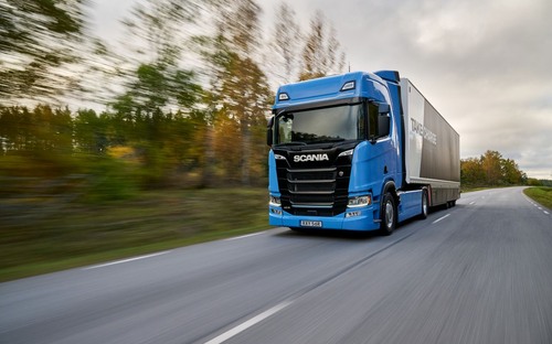 Systém varovania Scania zdokonalila. Vodiča upozorní v predstihu