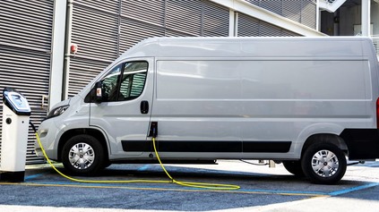 ELEKTRICKÝ FIAT E-DUCATO MÁ SLOVENSKÚ CENU. ZA BATÉRIOVÝ POHON SI PORIADNE PRIPLATÍTE