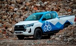 Toyota už testuje vodíkový Hilux v teréne. Skúšajú jeho životnosť, spoľahlivosť, aj odolnosť