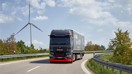 MANU SA ELEKTRICKÝ ŤAHAČ PREDÁVA NAD OČAKÁVANIA. ZA POL ROKA MÁ TAKMER 2000 OBJEDNÁVOK