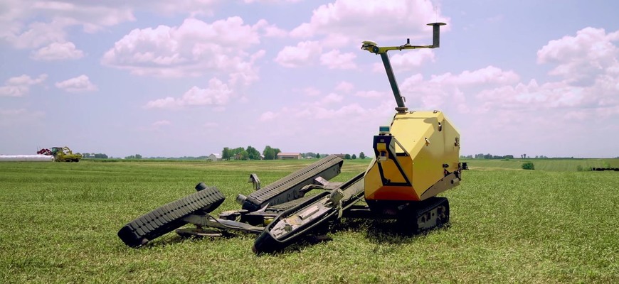 Vermeer Bale Hawk vyzerá ako rozbitý Transformer. Sám ale zvláda neobľúbenú prácu