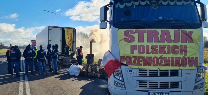 Kamionisti stupňujú tlak: Poliaci zablokovali kľúčový hraničný priechod s Ukrajinou