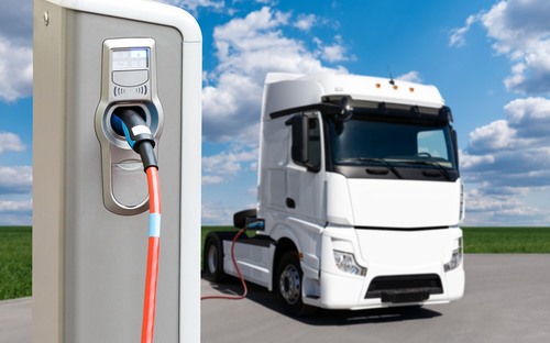 Spotreba nafty v Číne medziročne klesne o 11 mil. ton. Môžu za to úžitkové elektromobily