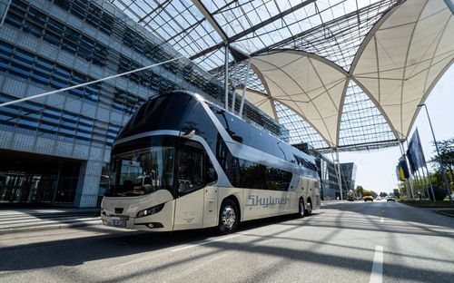 Neoplan ukázal Skyliner Auwärter Edition. Limitovaná edícia dostala retro vzhľad a luxusnú výbavu