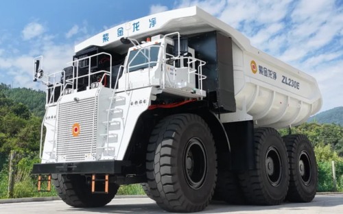 Elektrický banský sklápač odvezie 230 ton. Za 25 minút sa má nabiť na 90 %