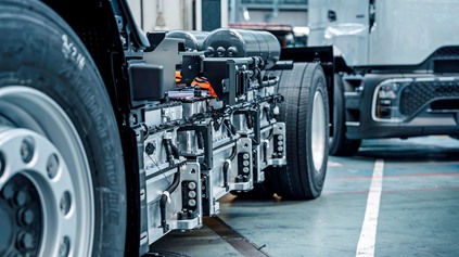ELEKTRICKÝ MERCEDES-BENZ EACTROS 600 ZAČALI VYRÁBAŤ SÉRIOVO. VZNIKÁ UNIKÁTNYM SPÔSOBOM