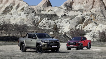 JAZDA 2025 TOYOTA HILUX - 48V HYBRID, ALEBO GR SPORT?