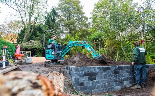 Minibager Kobelco SK10SR-2E – minibager s veľkými schopnostami