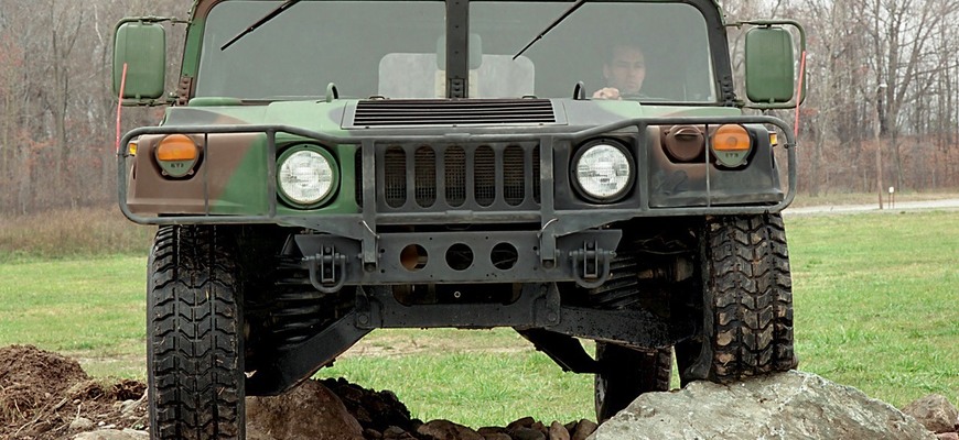 Rovnako americký ako Socha slobody. Vojenský Humvee oslavuje a užíva si výsluhový dôchodok