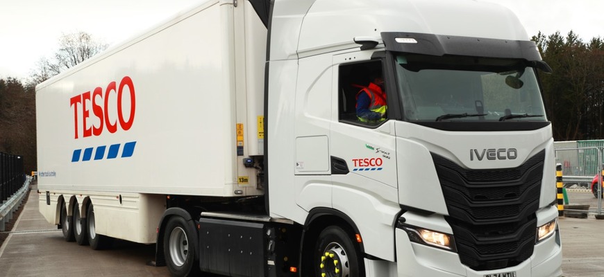 Tesco nasadzuje plynové ťahače IVECO S-Way. Čím sú výnimočné?