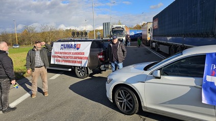 OHLÁSILI BLOKÁDU HRANICE SLOVENSKA S UKRAJINOU! ZÁPCHA MÁ UŽ TERAZ 20 KM, UVIAZLI STOVKY KAMIÓNOV