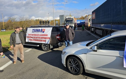 Ohlásili blokádu hranice Slovenska s Ukrajinou! Zápcha má už teraz 20 km, uviazli stovky kamiónov