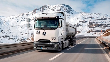 VODÍKOVÝ ŤAHAČ JE OPÄŤ V HRE. MERCEDES-BENZ TESTUJE ĎALŠIU EVOLÚCIU PALIVOVÝCH ČLÁNKOV
