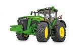 John Deere oslavuje. Jeho traktory radu 8 majú 30 rokov